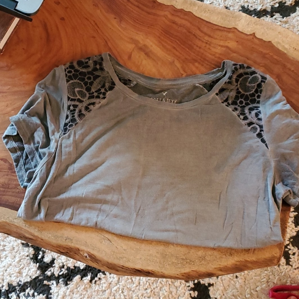 Embroidered shoulder t- shirt